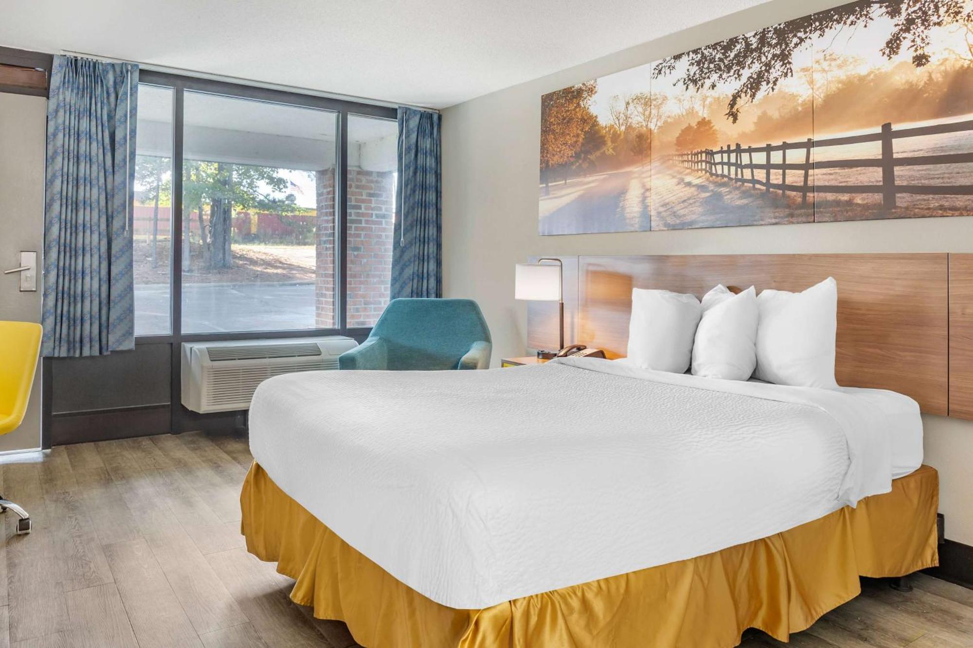 Days Inn & Suites By Wyndham Rocky Mount Golden East Exteriör bild