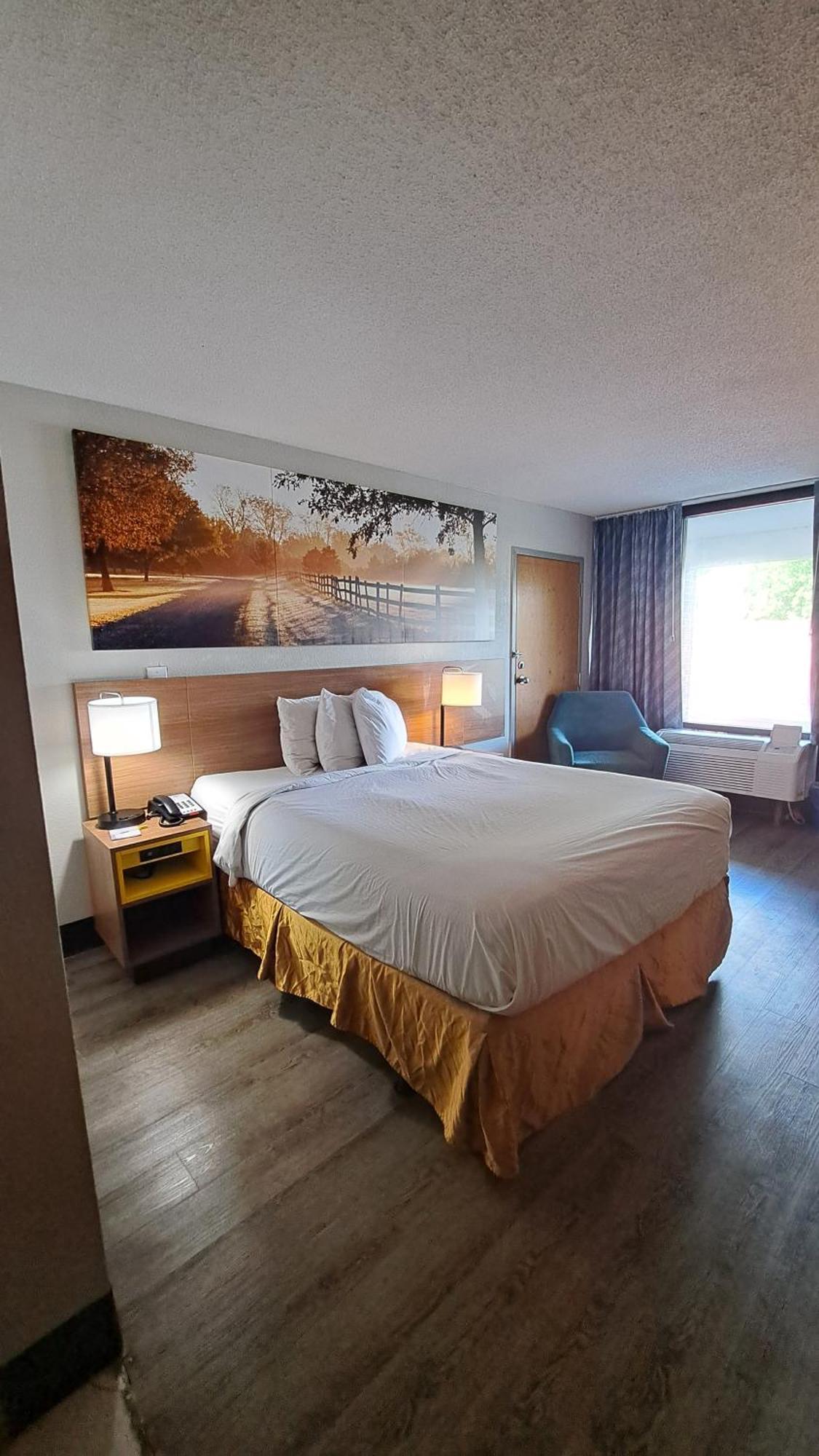 Days Inn & Suites By Wyndham Rocky Mount Golden East Exteriör bild